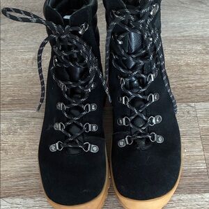 Celia ( Carrie Underwood) Vibram boots